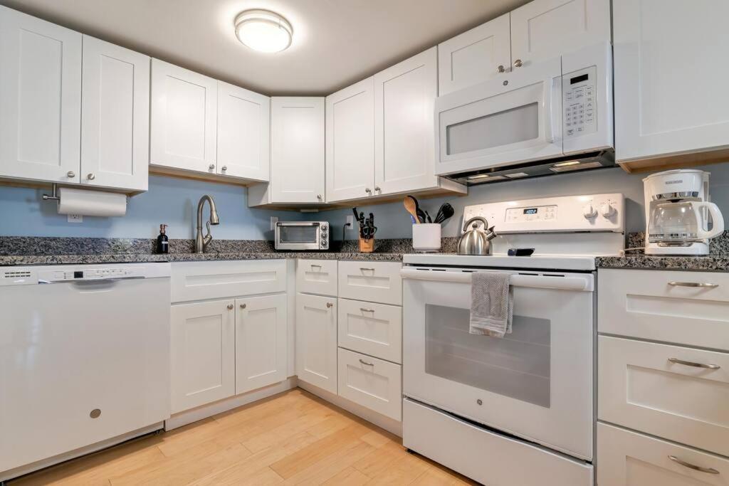 2Br Apt W/ 3 Min Walk To Downtown Swh - Low Tide Саутуэст-Харбор Экстерьер фото