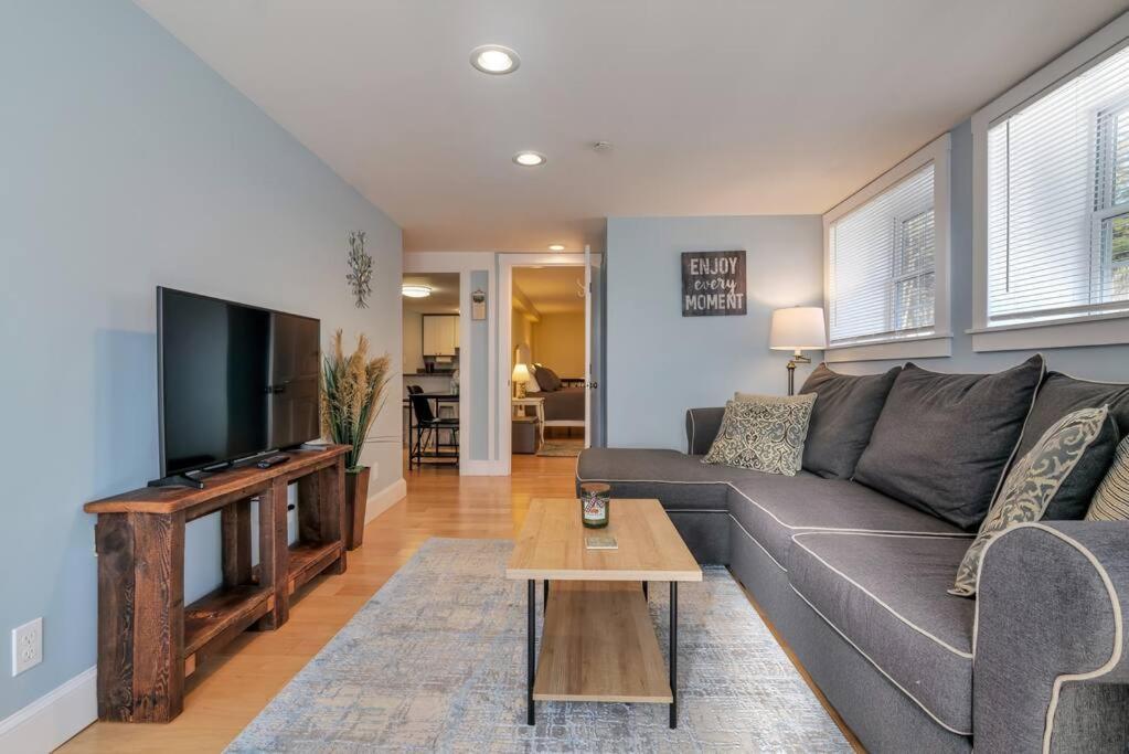 2Br Apt W/ 3 Min Walk To Downtown Swh - Low Tide Саутуэст-Харбор Экстерьер фото